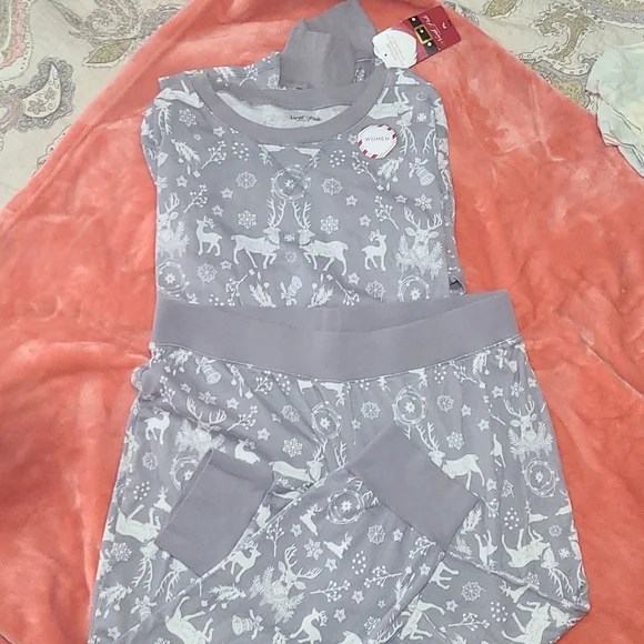 BRAND NEW! 2 Piece Pajama Set. - Picture 1 of 13